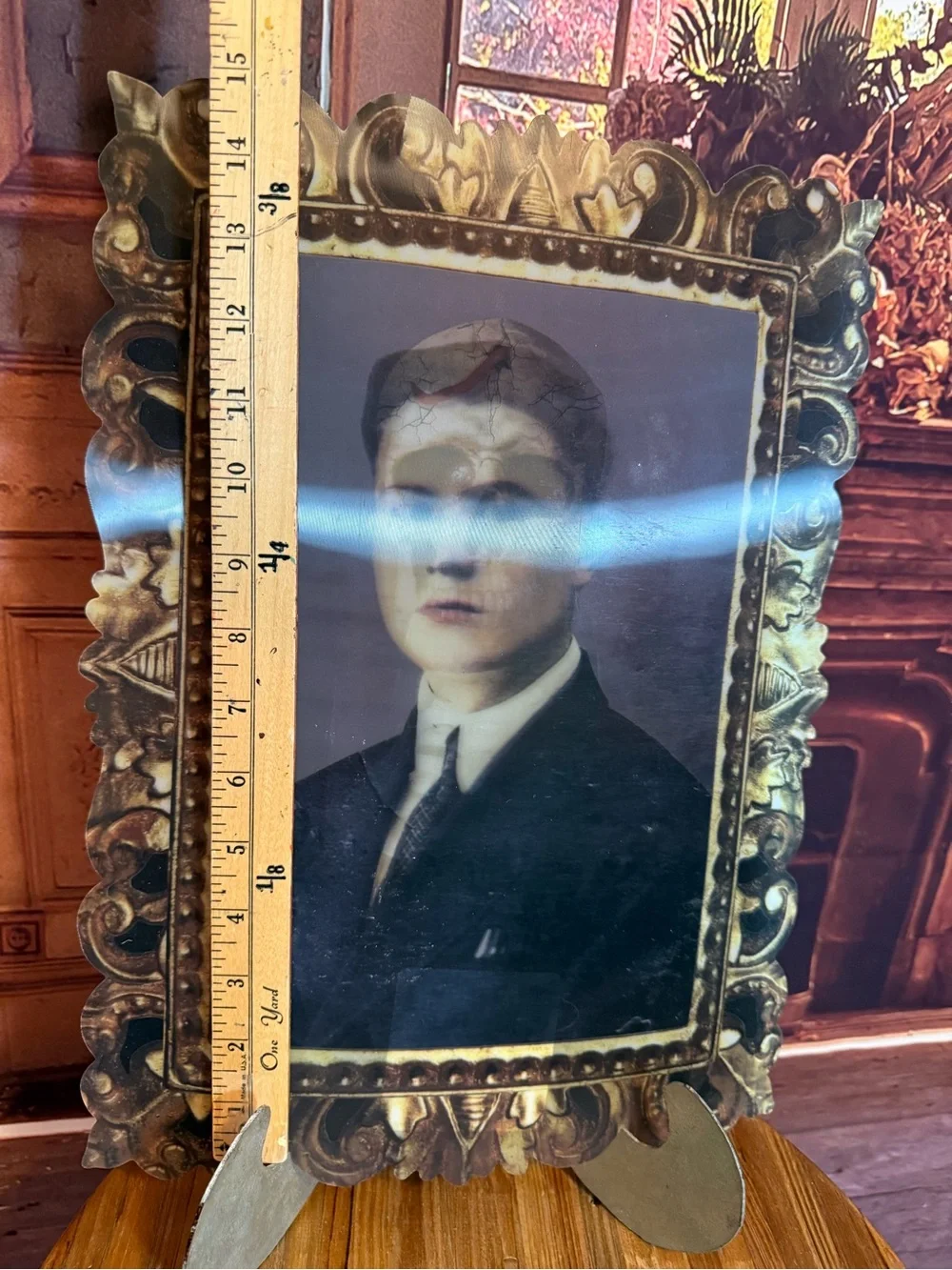 Halloween Lenticular Faux Antique Look Spooky Guy Haunted House Decorative